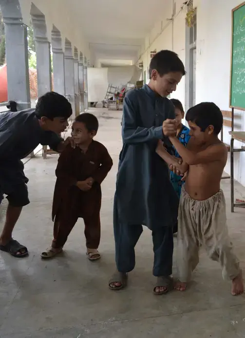 Pakistani children at a health care clinic offering polio vaccination in Bannu. Image by Syeda Amna Hassan. Pakistan, 2015. Media file: bannu-3.jpg