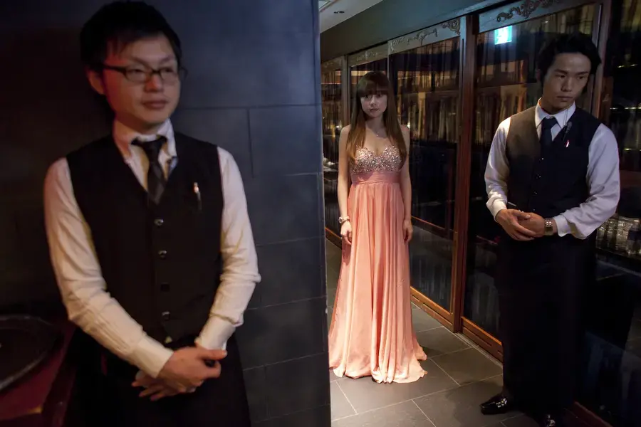 Julie works as hostess in Tokyo after quitting her menial and low-paid office job. Image by Shiho Fukada. Japan, 2013. Media file: hostess015.jpg