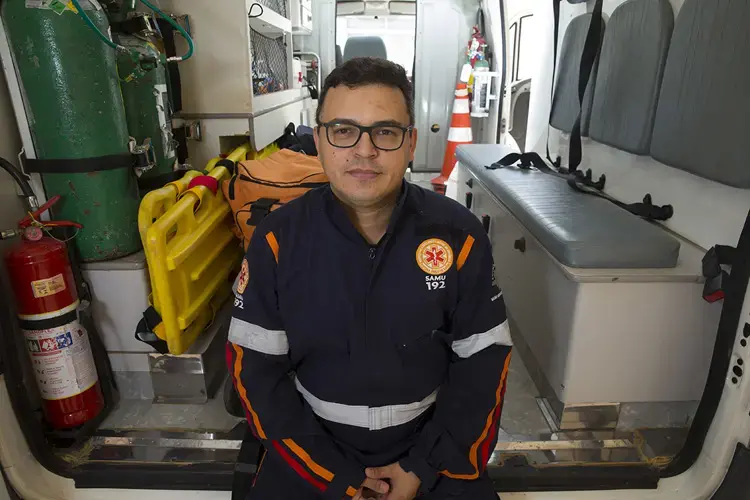 Emergency care physician Rodrigo Lobo was the first to suspect a yellow fever outbreak in the area around Teófilo Otoni, Brazil. The city is about 460 miles north of Rio de Janeiro. Image by Mark Hoffman. Brazil, 2017.