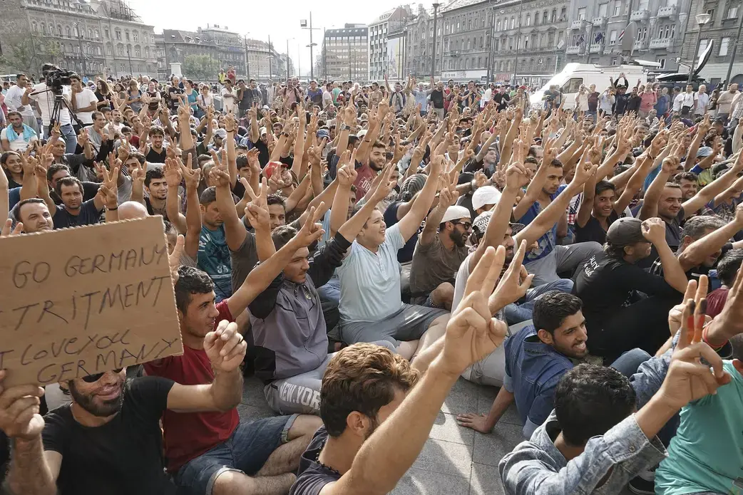 Syrian refugees strike in front of Budapest Keleti railway station. Image by Mstyslav Chernov. Hungary, 2015. (CC BY-SA 4.0)