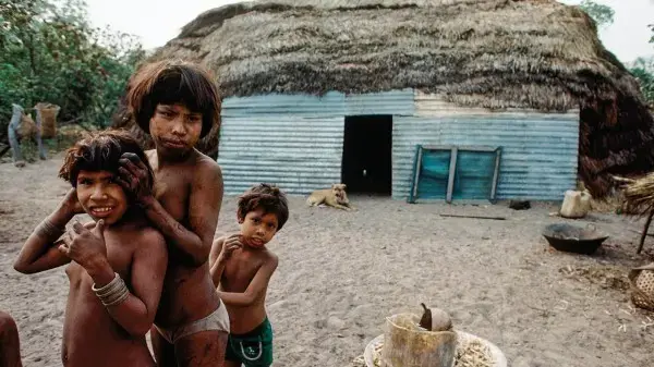 Decades after being drawn into contact with outsiders, some Nambikwara still live in poverty. Image by Stephanie Maze/Corbis. Brazil, 2015. Media file: 50605n_secondstory_sidebar1main.jpg