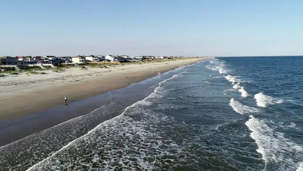 Aggressive waves at Ocean Isle Beach on a spring day. Image by Lewis Directed Films / Shutterstock. United States, undated. Aggressive waves at Ocean Isle Beach on a spring day. Image by Lewis Directed Films / Shutterstock. United States, undated.