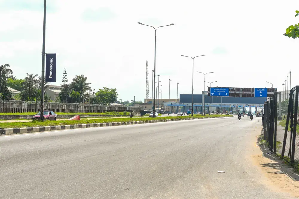 The otherwise very busy Lekki-Epe expressway, looking scanty due to the lockdown order in Nigeria by the government, to stop the spread of the coronavirus. Image by Santos Akhilele Aburime / Shuttertsock.com. Nigeria, 2020. The otherwise very busy Lekki-Epe expressway, looking scanty due to the lockdown order in Nigeria by the government, to stop the spread of the coronavirus. Image by Santos Akhilele Aburime / Shuttertsock.com. Nigeria, 2020.