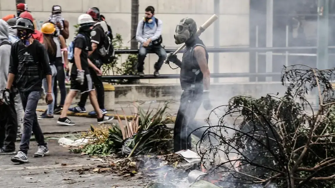 Protestors disperse following an anti-government march in Caracas. Image by Bruno Federico. Venezuela, 2017.