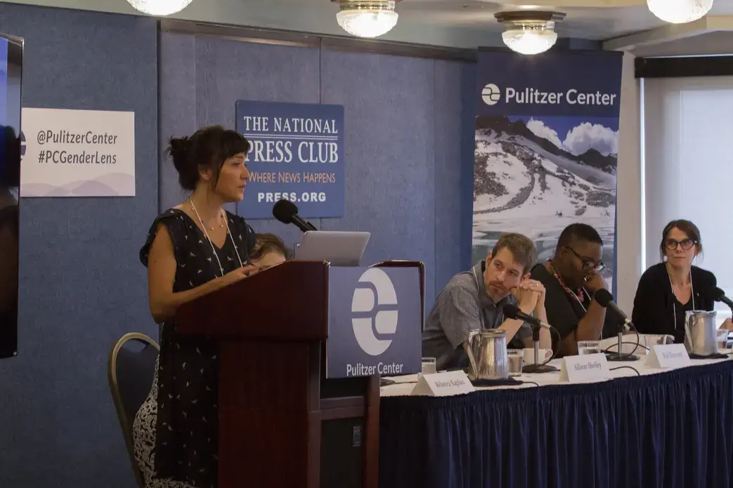 Panelist Allison Shelley describes her work in India, Nepal, Nigeria, and Senegal, during the Global Health panel at Pulitzer Center Gender Lens Conference. Image by Jin Ding. United States, 2017. Panelist Allison Shelley describes her work in India, Nepal, Nigeria, and Senegal, during the Global Health panel at Pulitzer Center Gender Lens Conference. Image by Jin Ding. United States, 2017.