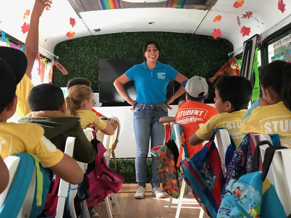 Teacher Sandra Rodríguez and students of the Yes We Can Foundation school. Image by Jaime Joyce. Mexico, 2019.
