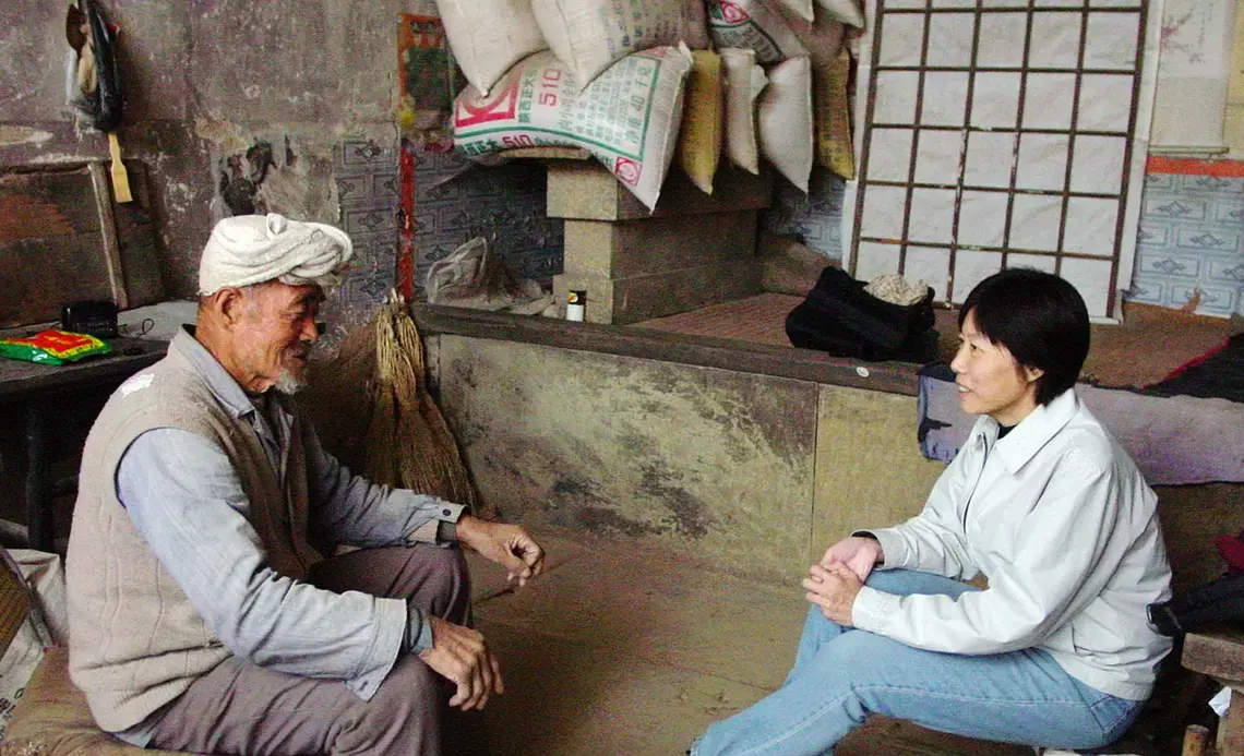 A villager from Ji, northern Shaanxi, China, speaking with Guo Yuhua, 2005. Image from Guo Yuhua. China, 2005. A villager from Ji, northern Shaanxi, China, speaking with Guo Yuhua, 2005. Image from Guo Yuhua. China, 2005.