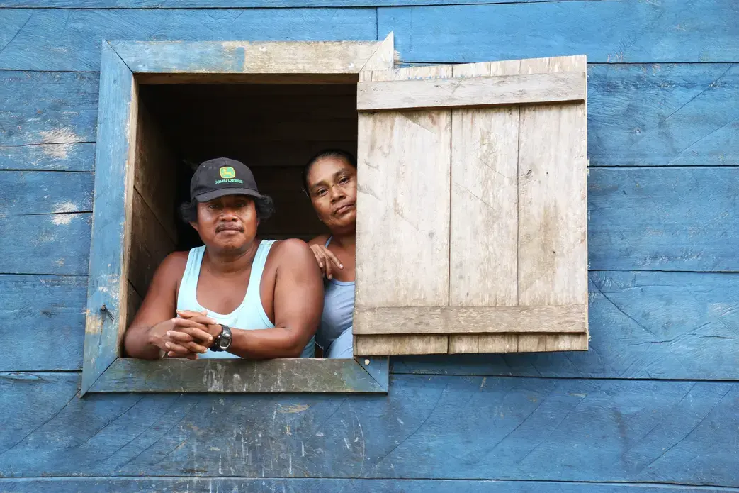 Ronald McCrae and his wife, Carmela Hodgson, live in the oceanfront village of Bangkukuk. A planned canal would build a massive container port on Bangkukkuk's shore. Image by Brittany Peterson/McClatchy. Nicaragua, 2015. Media file: nica-canal_20.jpg