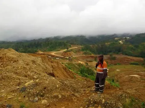 A project run by ExxonMobil to supply China and Japan with liquefied gas for the next 30 years is changing life in Papua New Guinea with wildly inequitable results for local people. Image by Céline Rouzet. Papua New Guinea, 2013. Media file: papua.jpg