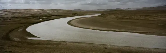 The Yellow River winds through the edge of the recently formed desert at an altitude of more than 4,000 meters on the Qinghai-Tibet Plateau. Image by Ian Teh. China, 2018.