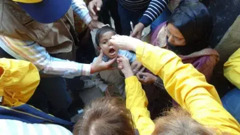 A child receives the polio vaccine. Image by Esha Chhabra. India, 2013. Media file: polio.jpg