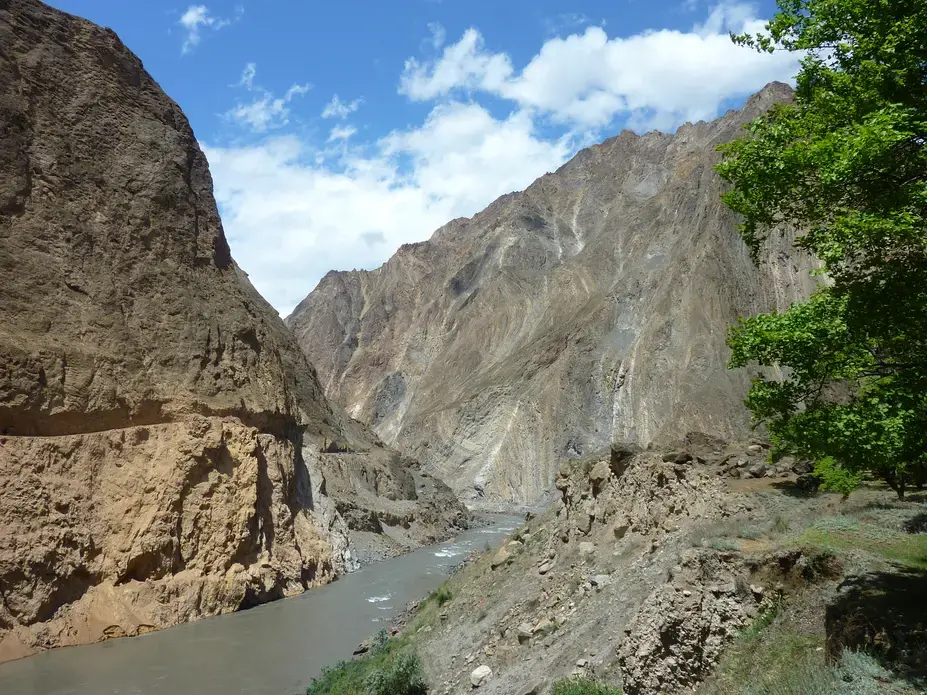 The Afghanistan-Tajikistan border, near the town of Khorog. Image by Joshua Kucera. Tajikistan, 2013. Media file: p1020643.jpg
