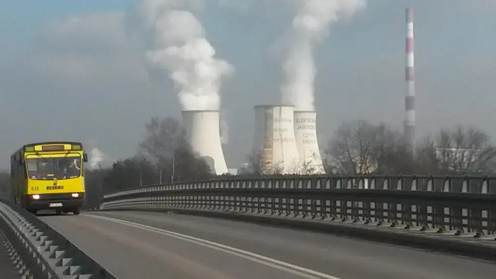 Elektrownia Jaworzno III, a coal-fired power plant near Myslowice, in Poland's coal heartland of Silesia. Image by Beth Gardiner. Poland, 2015. Media file: power_plant_with_bus.jpg