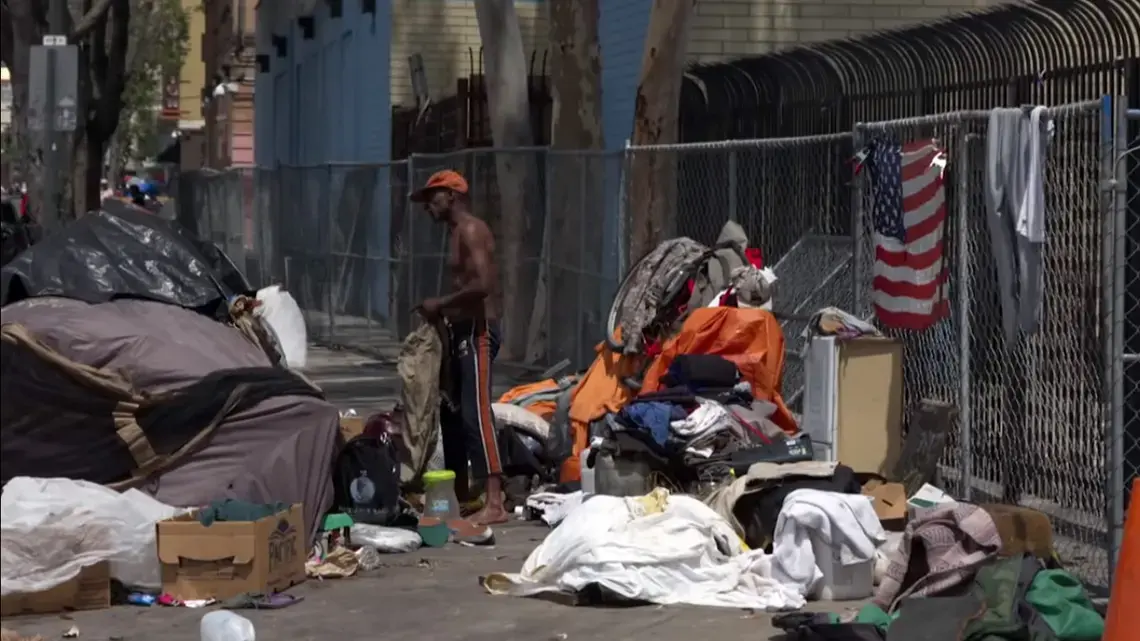 An American homeless man lives similarly to Syrian refugees. Image by Zach Fannin. United States, 2018. An American homeless man lives similarly to Syrian refugees. Image by Zach Fannin. United States, 2018.