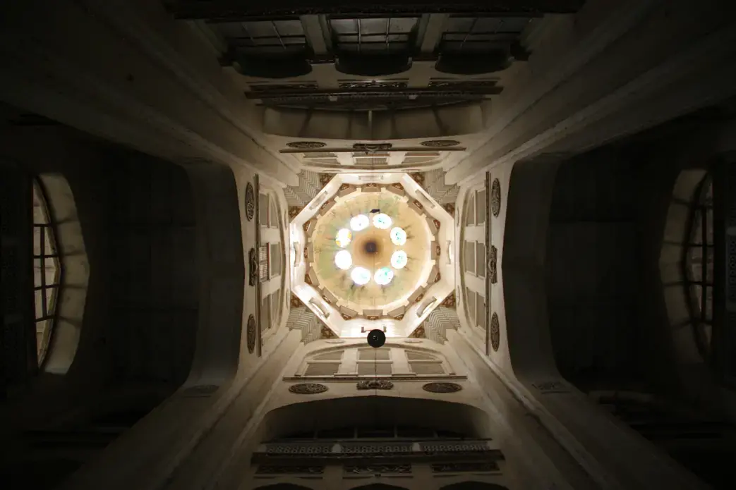 The cathedral-like central dome of Osmania General Hospital. Image by Jonathan Cox. India, 2013. Media file: 0sitle.jpg