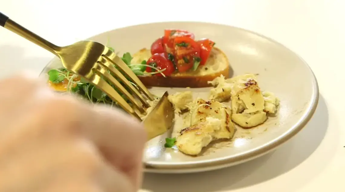 Memphis Meats demonstrates their "meatless" chicken. Image by PBS NewsHour. United States, 2019.