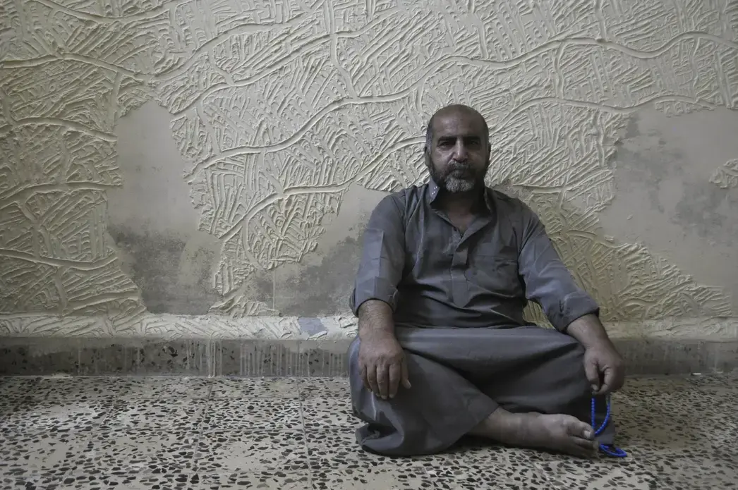Jordan is the third asylum stop this Iraqi refugee has made, as he first fled to Syria, then back to Baghdad, and now here from successive conflicts. He has suffered mental illness since 2010. Image by Alice Su. Jordan, 2014. Media file: dsc_0142.jpg