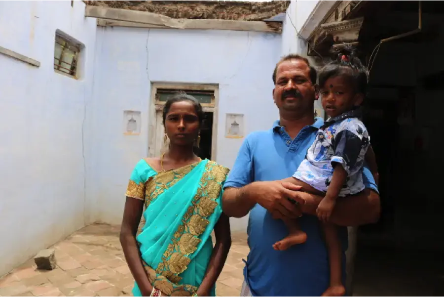 Ramya and Nehru with their third son, Kathir. Image by Praveena Somasundaram. India, 2017.