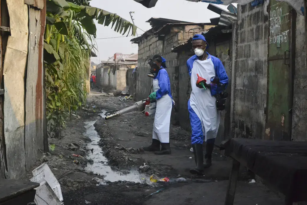 Vector control workers fumigate yellow fever breeding grounds around a marketplace in Kinshasa on Friday, July 15. Image by Emily Baumgaertner. DRC, 2016. Media file: sciam4.jpg