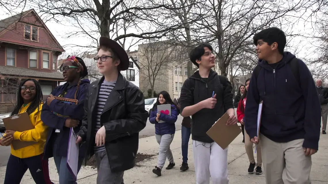 Students roam a Chicago neighborhood as part of Out of Eden Walk-Chicago. Image by Lorraine A. Ustaris. United States, 2018.