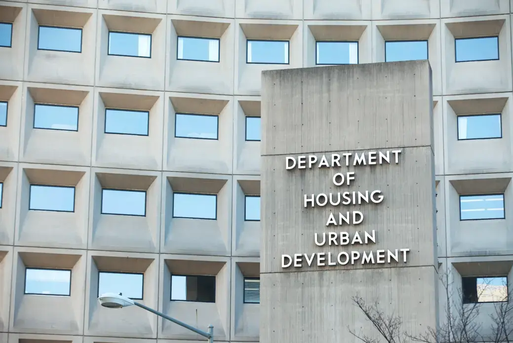 Sign in front of the Department of Housing and Urban Development in downtown Washington, D.C. Image by Mark Van Scyoc / Shutterstock. United States, 2014. Sign in front of the Department of Housing and Urban Development in downtown Washington, D.C. Image by Mark Van Scyoc / Shutterstock. United States, 2014.
