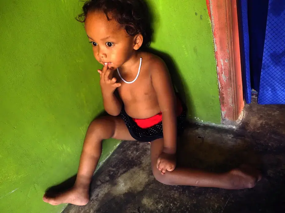 Three-year-old Zaskia plays in the living room of her home. Image by Larry C. Price. Indonesia, 2015. Media file: 2015_price_olympus_mercury_060.jpg