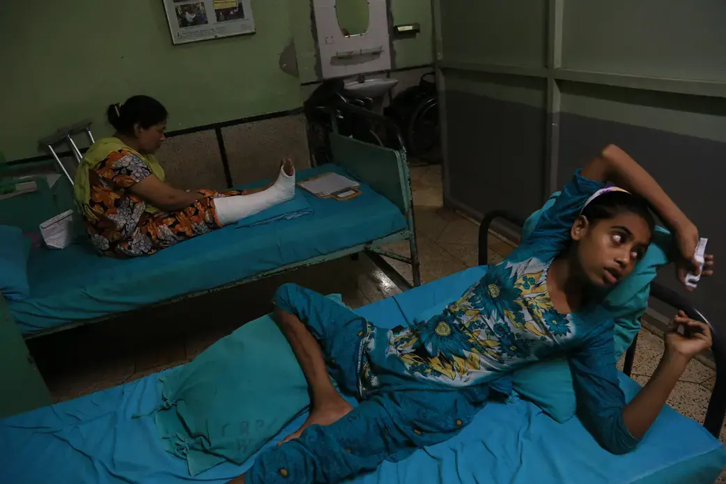 Survivors of the Rana Plaza disaster. Image by Jason Motlagh. Bangladesh, 2013. Media file: wapo_survivors-2226-2.jpg