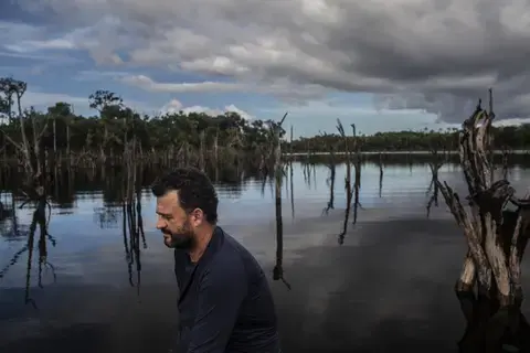 Jochen Schöngart, a researcher at the National Amazon Research Instititute, says the Balbina dam on the Uatumã has flooded and killed hudreds of thousands of trees, releasing more than 100,000 tons of carbon dioxide. Image by Dado Galdieri. Brazil, 2019.