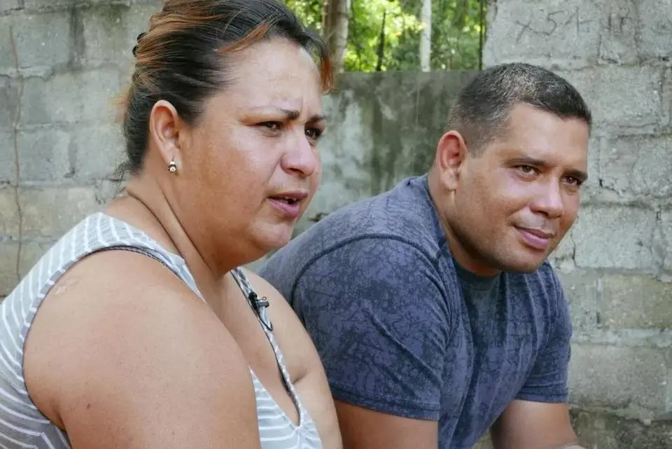 Yudenny Sao Labrada and her husband Yoendry Batista in their rental house in Panama City, Panama. Image by Jose A. Iglesias. Panama, 2017.