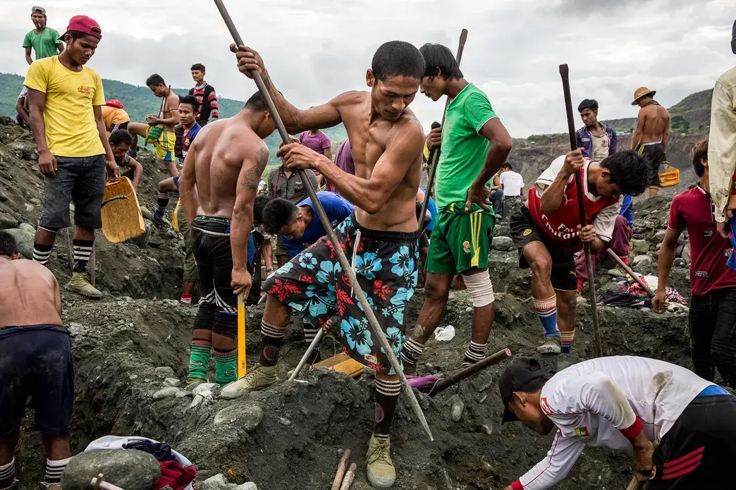 Freelance miners dig for raw jade at a company site in Hpakant, Myanmar, in 2018. Image by Hkun Lat. Myanmar, 2018.