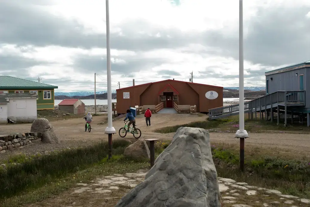 Children play outside the Elder's Qammaq in downtown Iqaluit, Nunavut. Image by Julie De Meulemeester. Canada, 2018. Children play outside the Elder's Qammaq in downtown Iqaluit, Nunavut. Image by Julie De Meulemeester. Canada, 2018.
