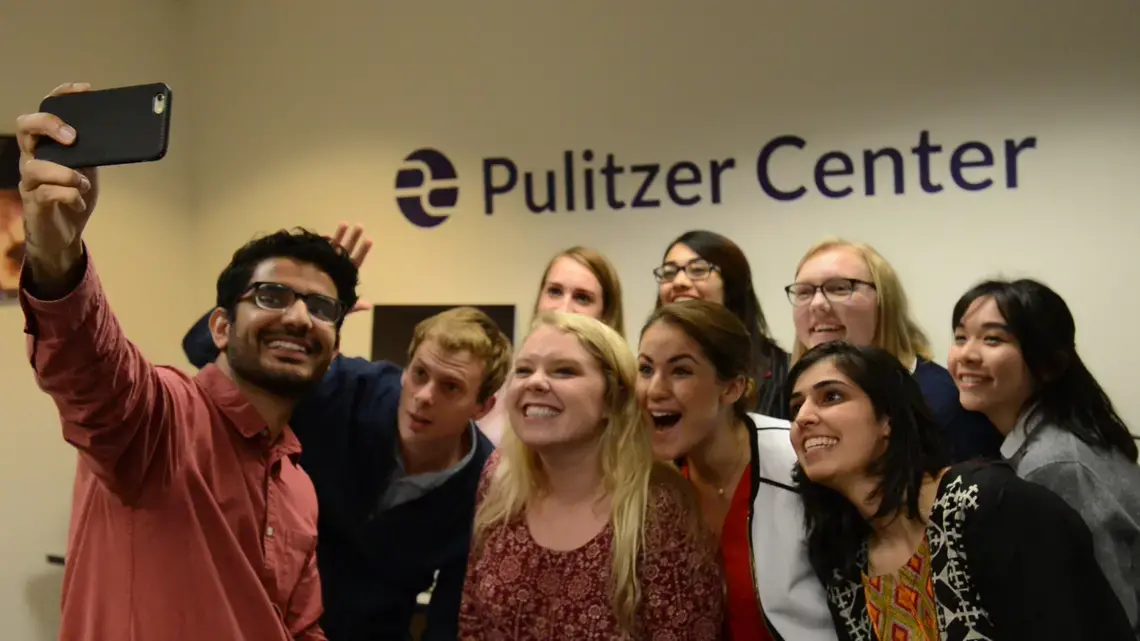 Student fellows take a photograph during the 2016 Washington Weekend. Image by Jordan Roth. United States, 2016. Student fellows take a photograph during the 2016 Washington Weekend. Image by Jordan Roth. United States, 2016.