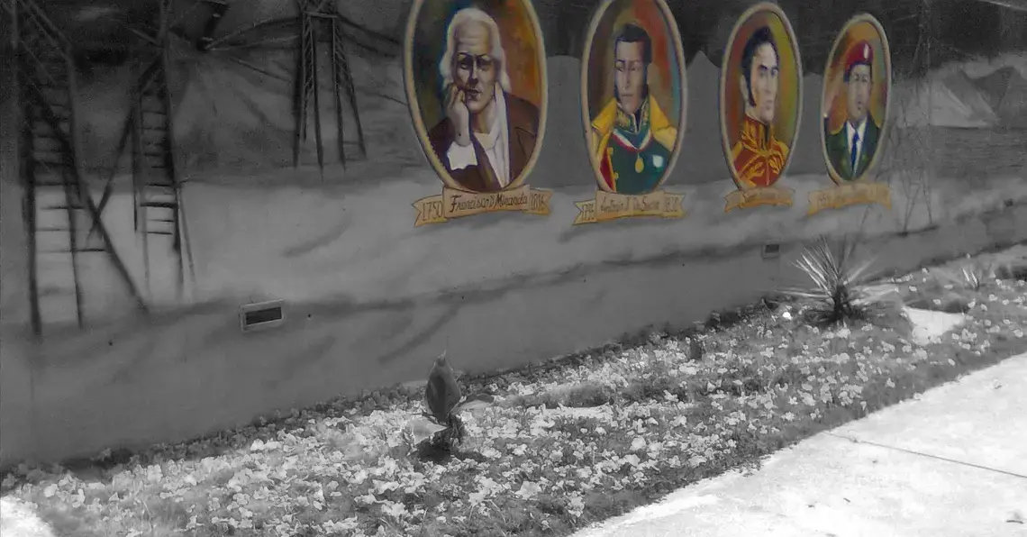 Art propaganda of some of the Venezuelan historical figures outside the walls of the national electric company, CORPOELEC. (From left to right: Francisco de Miranda, Antonio José de Sucre, Simón Bolívar and Hugo Chávez). Image by Lila Franco. Venezuela, 2017.