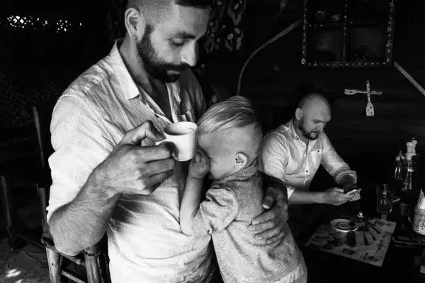 Breakfast after crossing the de facto border. Yegor is messaging friends and family to say that despite queues and bureaucratic harassment by border guards, they made it through. Image by Misha Friedman. Kiev, 2014. Media file: 11.jpg