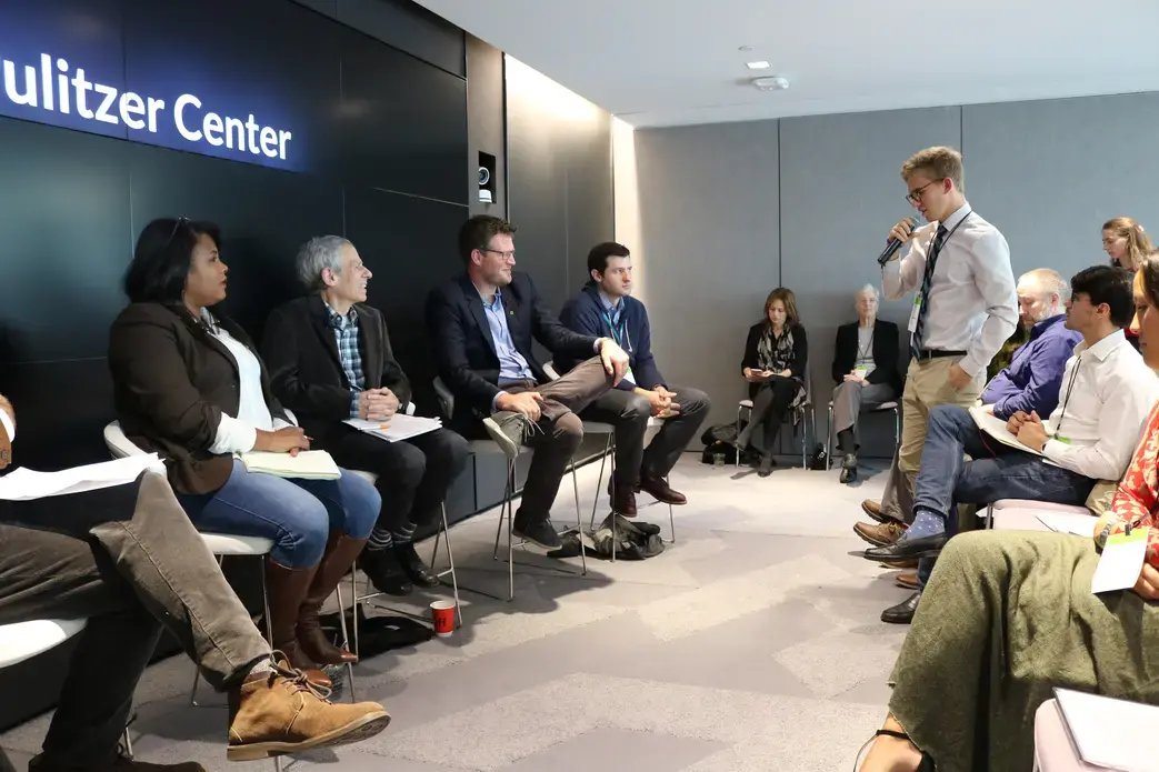 Student fellow Jared Olson asks a question during the "On Pitching" panel. Image by Karena Phan. United States, 2018. Student fellow Jared Olson asks a question during the "On Pitching" panel. Image by Karena Phan. United States, 2018.