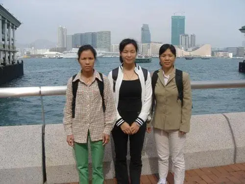 Three former factory workers who have high levels of cadmium in their blood and serious medical problems from making nickel-cadmium batteries for U.S. export. Left to right: Chen Honghuan, Liu Hongmei and Xie Xinrong. Image by Loretta Tofani. China, 2007. Media file: 1083.jpg