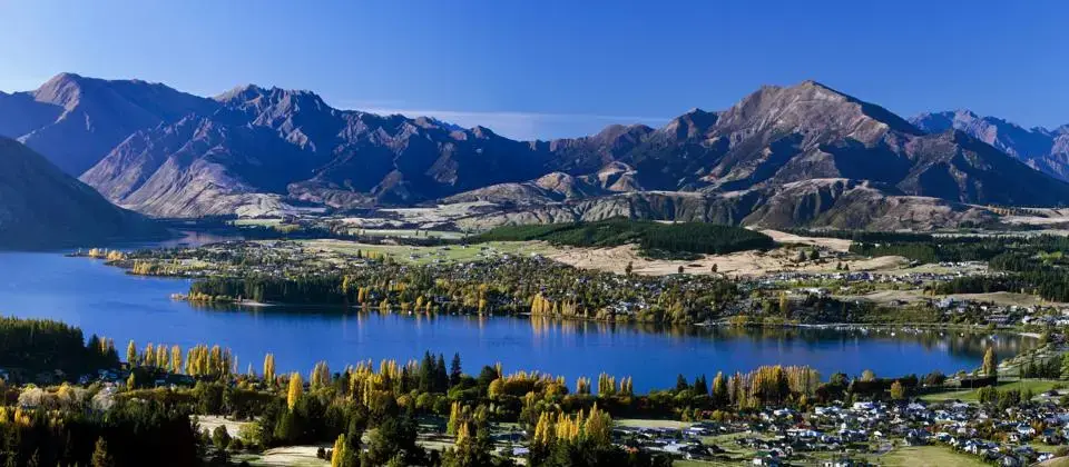 View of Lake Wanaka. Image by Mark O'Connell. New Zealand, 2017. Media file: view-of-lake-wanaka.jpg