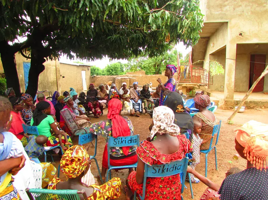 Virginie Moukoro conducts a sensibilization to teach women in the village of Ouelessebougou about FGC. Virginie explains the history of FGC, the reasons the practice continues in Mali, and the medical consequences of the practice. She and the women then discuss how they can convince their neighbors not to cut their daughters. These women belong to a local group titled Sikidia, meaning Good Neighborhood. Image by Kateri Donahoe. Mali, 2015.