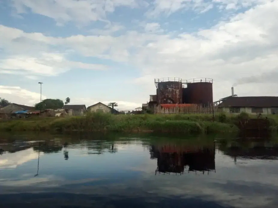 A view from the river of a PHC Boteka factory. Image courtesy of EnviroNews. Democratic Republic of Congo, date unknown.