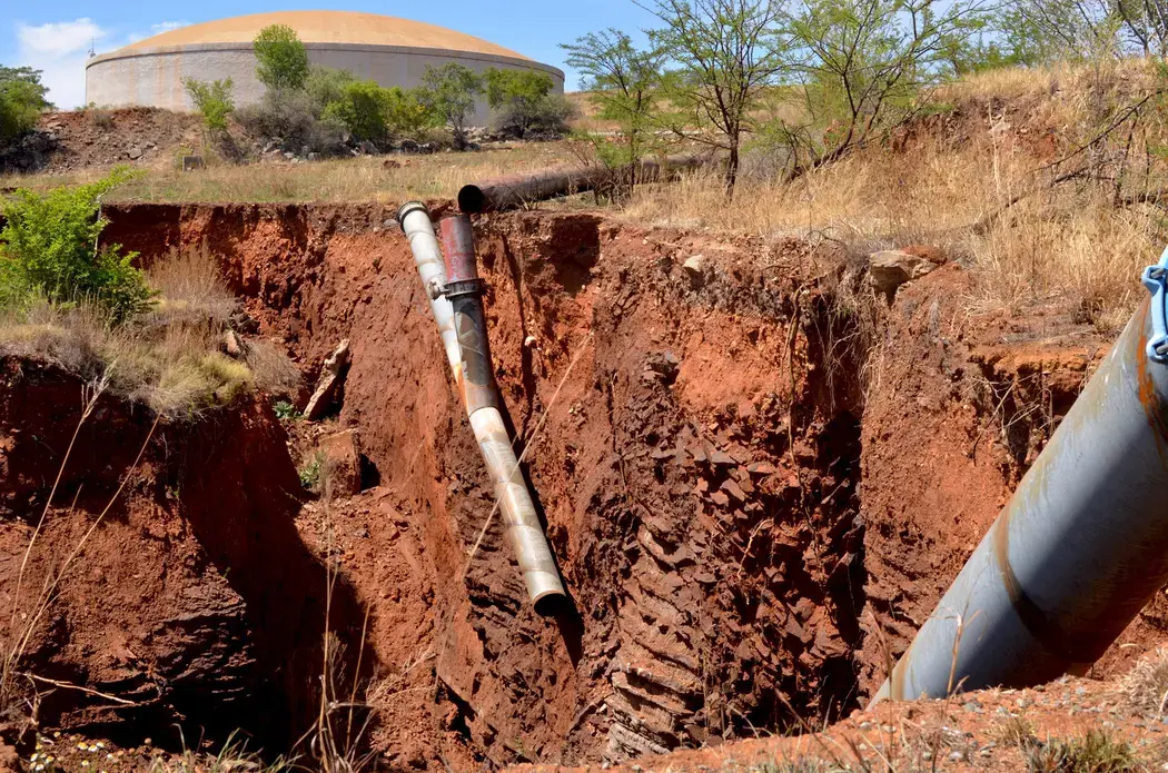 A sinkhole in Carletonville, South Africa destroyed water delivery infrastructure. Image by Mark Olalde. South Africa, 2016. Carletonville sinkhole