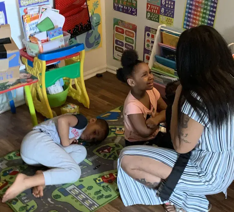 Tyra Johnson struggled to get her young children through the first day of school at home. Image by Aisha Sultan / Post-Dispatch. United States, 2020. Tyra Johnson struggled to get her young children through the first day of school at home. Image by Aisha Sultan / Post-Dispatch. United States, 2020.