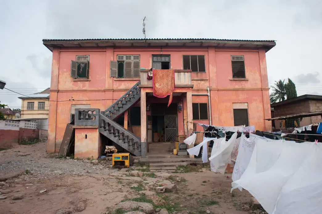 The back garden of the house that allegedly contained a fake US embassy in Accra. Image by Yepoka Yeebo. Ghana, 2017.