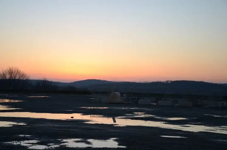 A shale gas pad at sunset. Image by Dimiter Kenarov. United States, 2012. Media file: dpk_5318.jpg