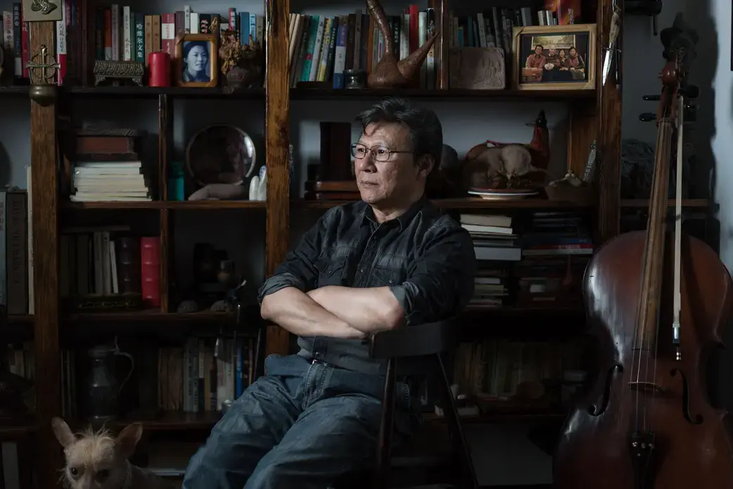The writer Hu Fayun at his home in Wuhan, summer 2016. Image by Sim Chi Yin/VII Photos. The writer Hu Fayun at his home in Wuhan, summer 2016. Image by Sim Chi Yin/VII Photos.
