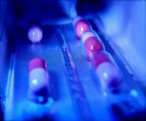Pills in production. Image by Fabio Hofnik. 2009. Pills in production. Image by Fabio Hofnik. 2009.