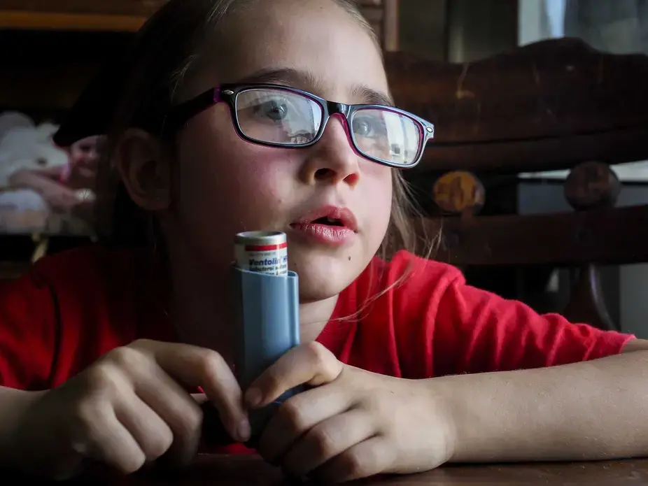 Like many children in the San Joaquin Valley, six-year-old Kira Hinslea suffers from severe asthma. On many days, she must stay indoors due to the air pollution outside. Image by Larry C. Price. California, 2018. Like many children in the San Joaquin Valley, six-year-old Kira Hinslea suffers from severe asthma. On many days, she must stay indoors due to the air pollution outside. Image by Larry C. Price. California, 2018.