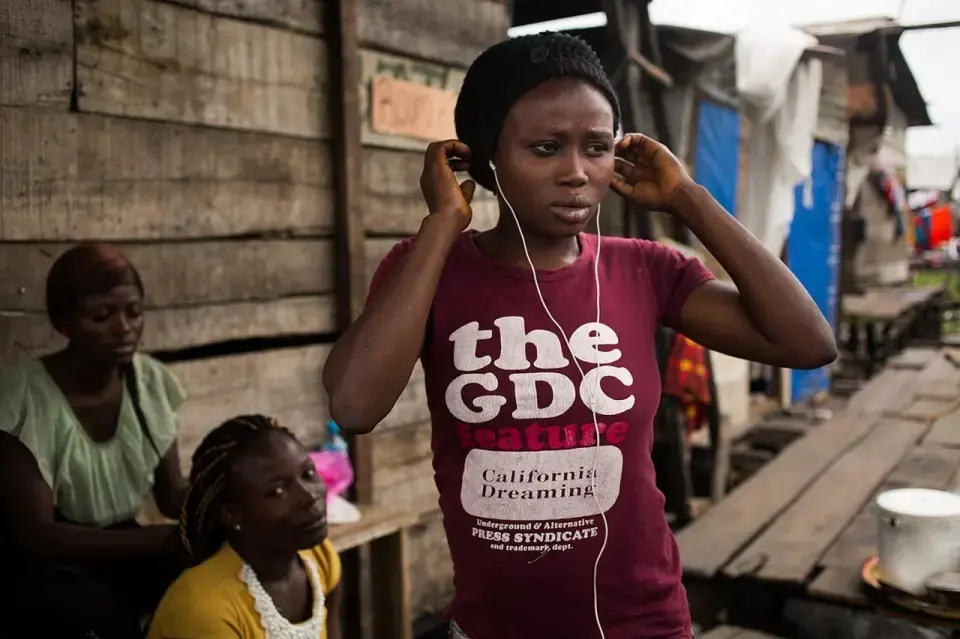 Abiodun Ibrahim, 24, an unemployed Nigerian woman, is four months pregnant by a common law husband who is in jail. Image by Allison Shelley. Nigeria, 2013. Media file: image.adapt_.960.high-1.jpg