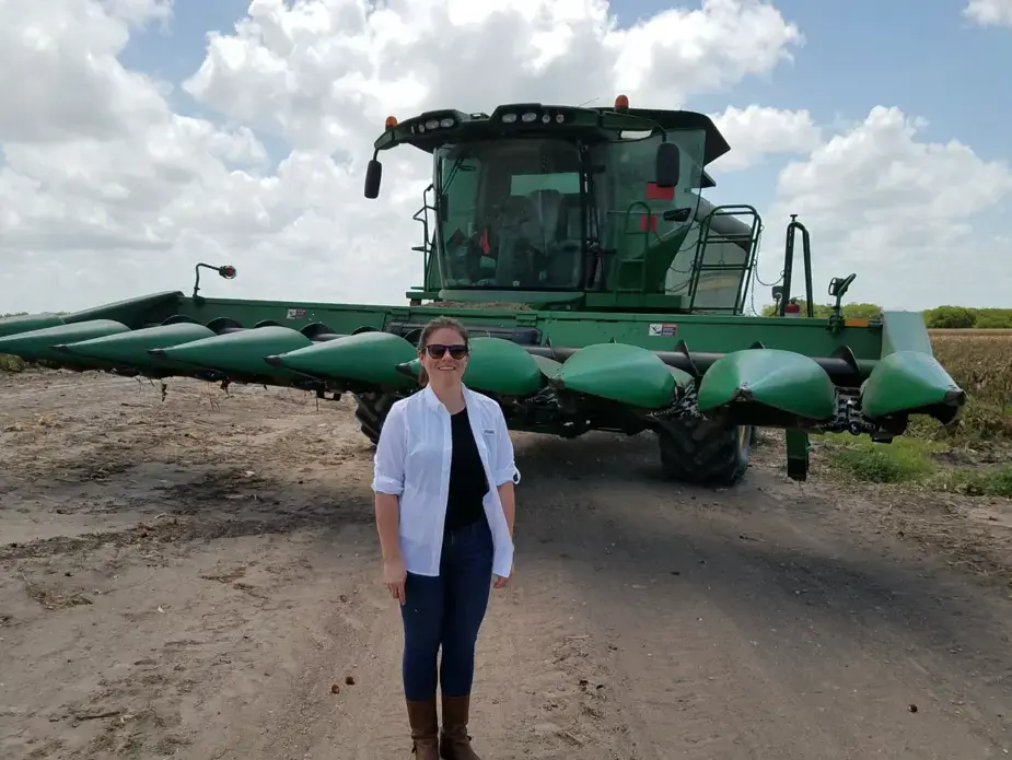The Texas Tribune’s Kiah Collier poses in front of a combine in the Rio Grande Valley of Texas during a reporting trip for the project. Image by Julián Aguilar. United States, 2017. The Texas Tribune’s Kiah Collier poses in front of a combine in the Rio Grande Valley of Texas during a reporting trip for the project. Image by Julián Aguilar. United States, 2017.