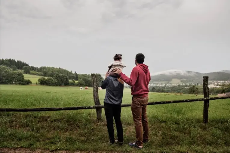 Noor Al Talaa, 22, and her husband, Yousuf Arsan, 27, at the Bad Berleburg camp in Germany, July 19, 2017. Image by Lynsey Addario. Germany, 2017. Noor Al Talaa, 22, and her husband, Yousuf Arsan, 27, at the Bad Berleburg camp in Germany, July 19, 2017. Image by Lynsey Addario. Germany, 2017.