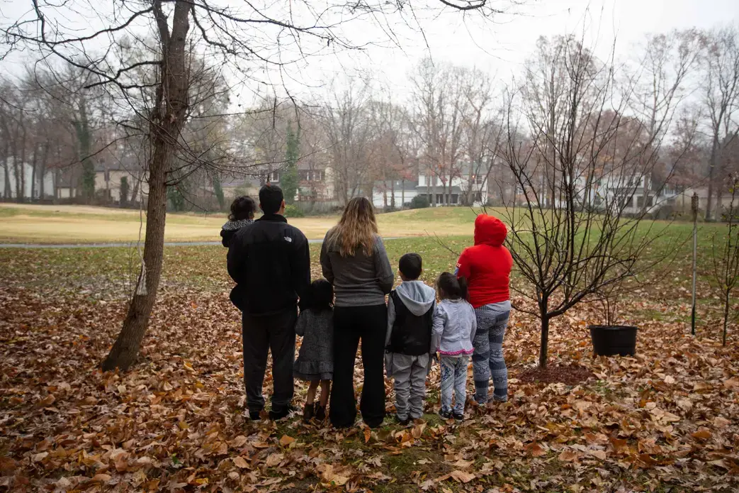 The Chávez family fled to the United States after the father was killed by gang members in El Salvador. They are seeking asylum. Only these relatives were released from detention, while others are still detained or deported. Image by Almudena Toral. United States, 2018. The Chávez family fled to the United States after the father was killed by gang members in El Salvador. They are seeking asylum. Only these relatives were released from detention, while others are still detained or deported. Image by Almudena Toral. United States, 2018.